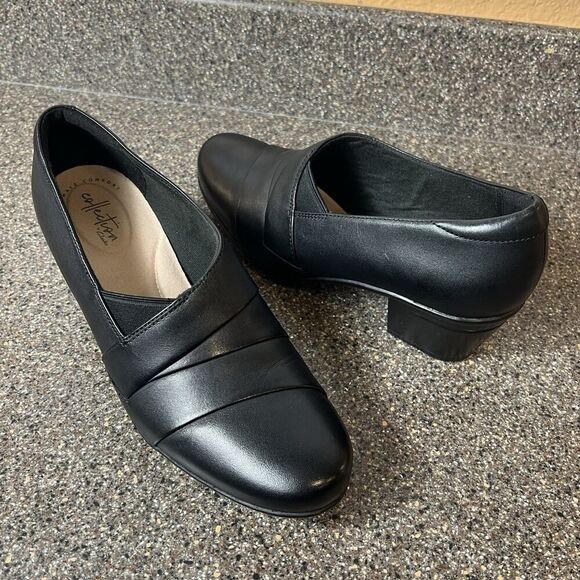 Clarks Collection Womens Sz 9 M Black Leather Heels Slip On Classic Comfort Pump - Picture 1 of 10